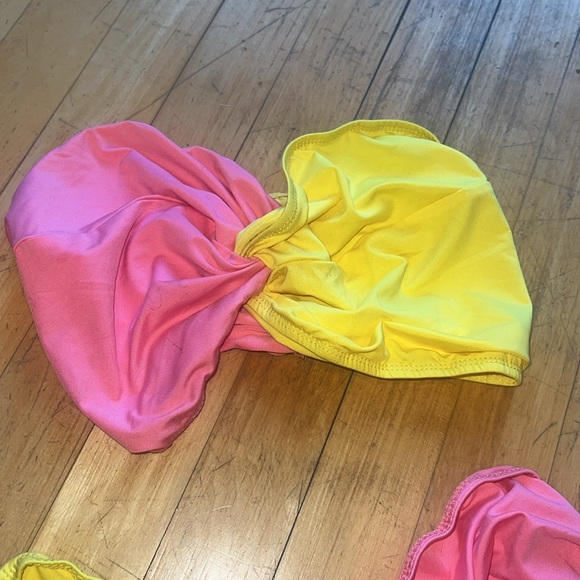 Sherbet Two Piece Set 💛🩷
Twisted color block set im obsessed with - Picture 3 of 3